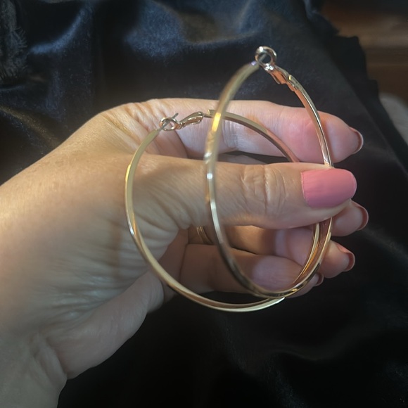 Premier Designs Large Rose Gold Tone Hoop Earrings - Picture 3 of 5